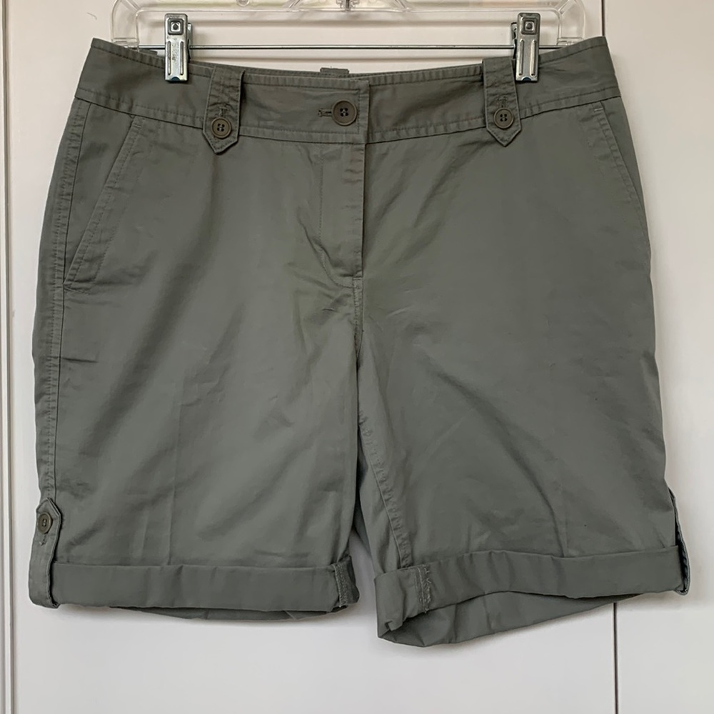 3/$15! Talbots Women’s Cargo Shorts. Size 6 Petite